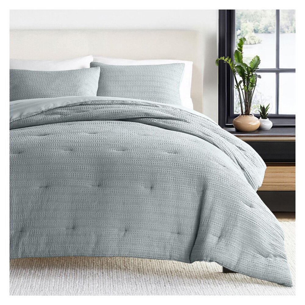 NWT Ienjoy Textured Waffle Knit 3-Piece Comforter Set Light Blue Full / Queen